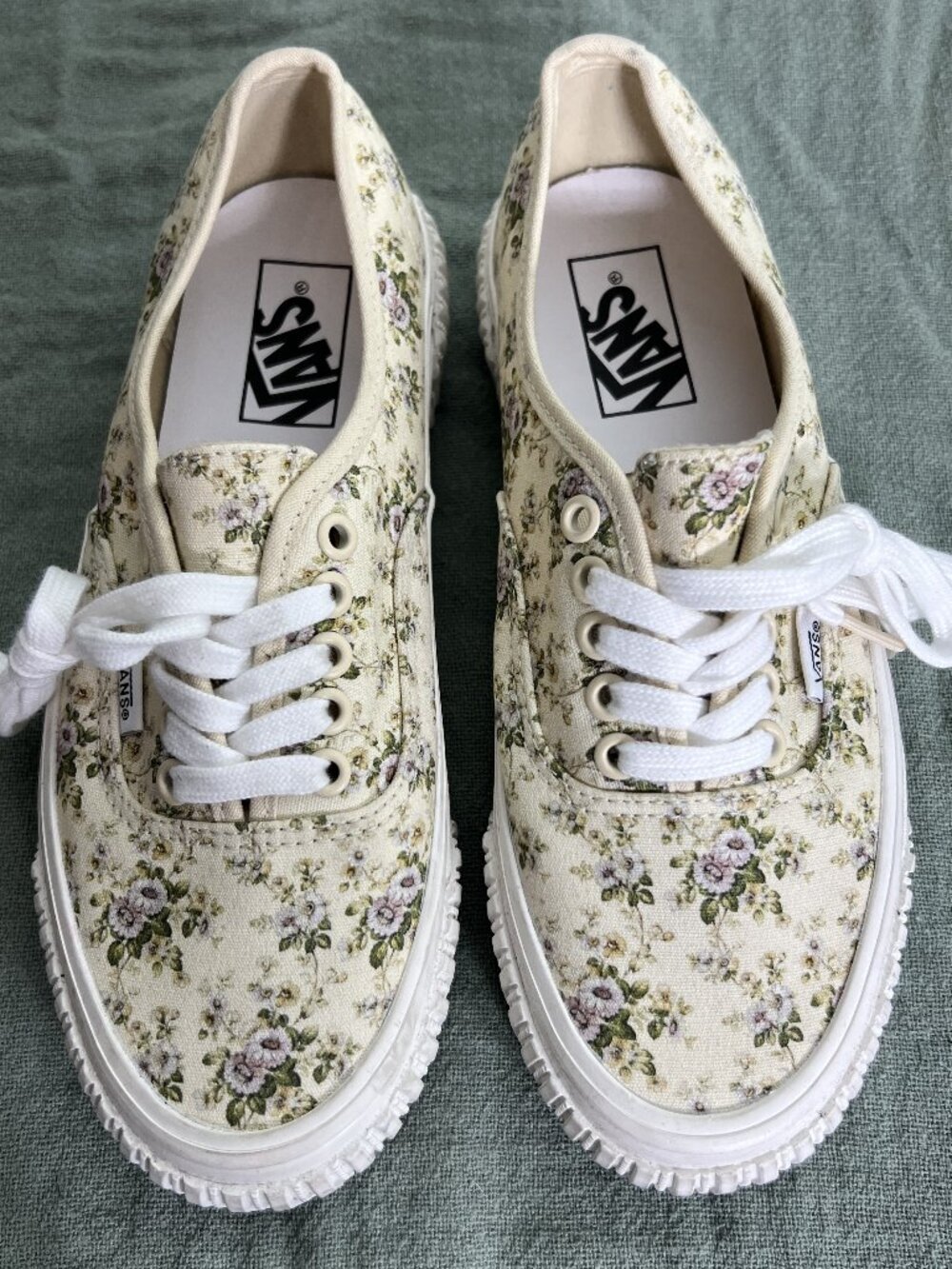 VANS Floral Authentic 44 Lug Dx Sneaker In Floral Multi/ White SZ M: 6.5, W: 8.0